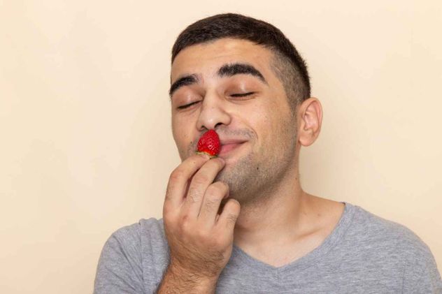 Dieta de comer plástico: el peligro viral que promete adelgazar sin calorías y puede acabar en asfixia. 