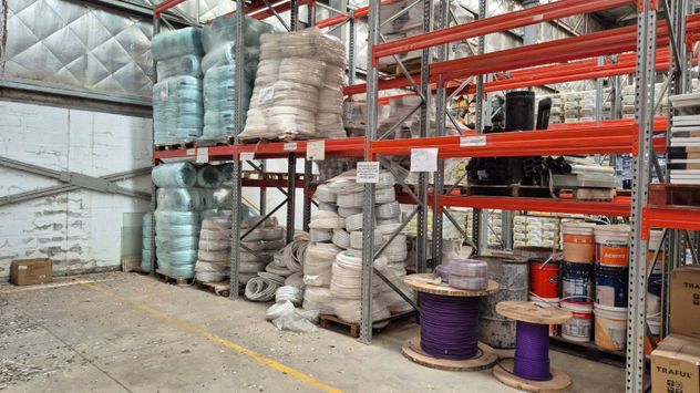Quiebra de Márquez y Asociados: salen a subasta pública materiales de construcción.