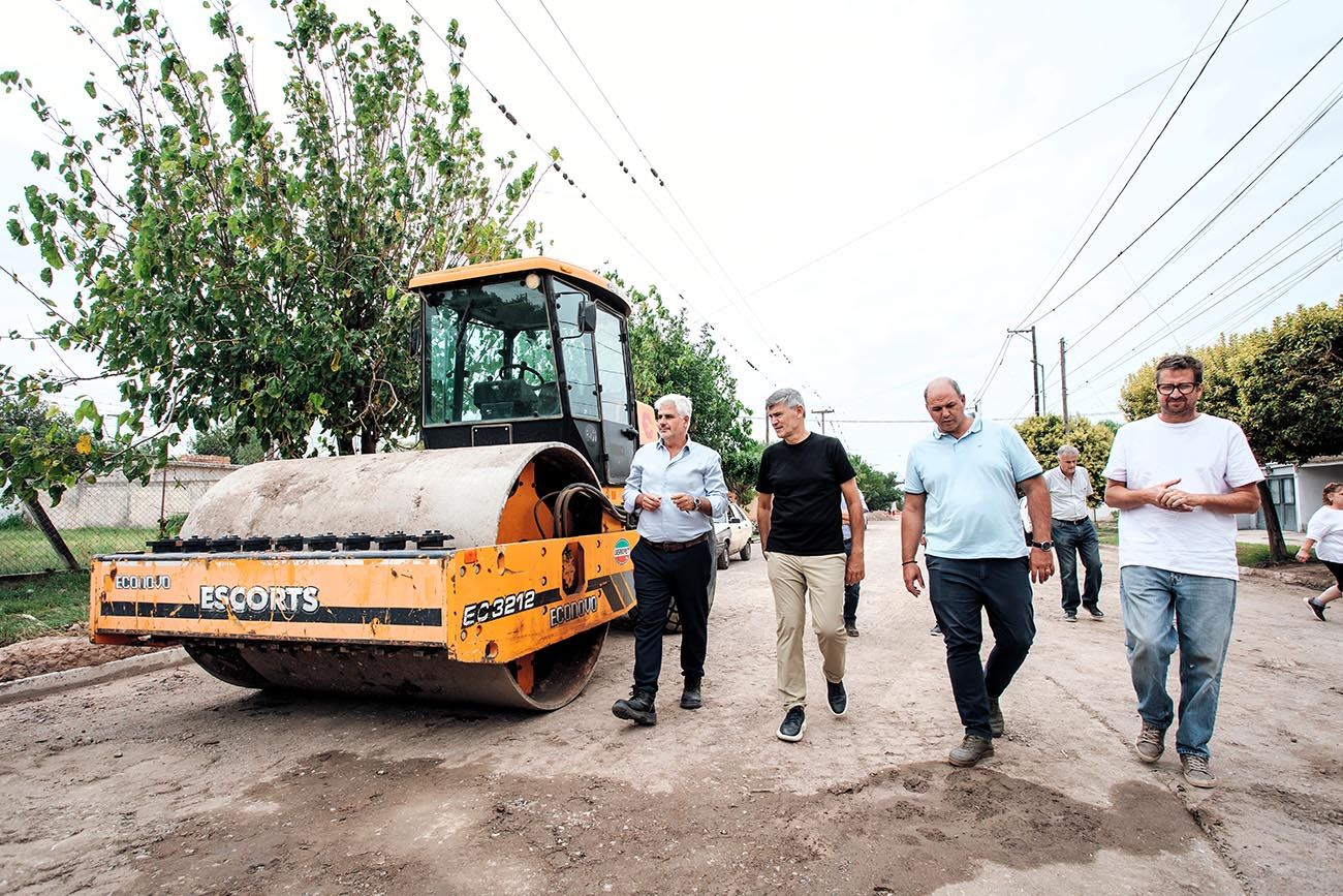El Plan de 800 Cuadras es una estrategia que combina pavimentación y ampliación de la red cloacal en distintos puntos de la ciudad.
