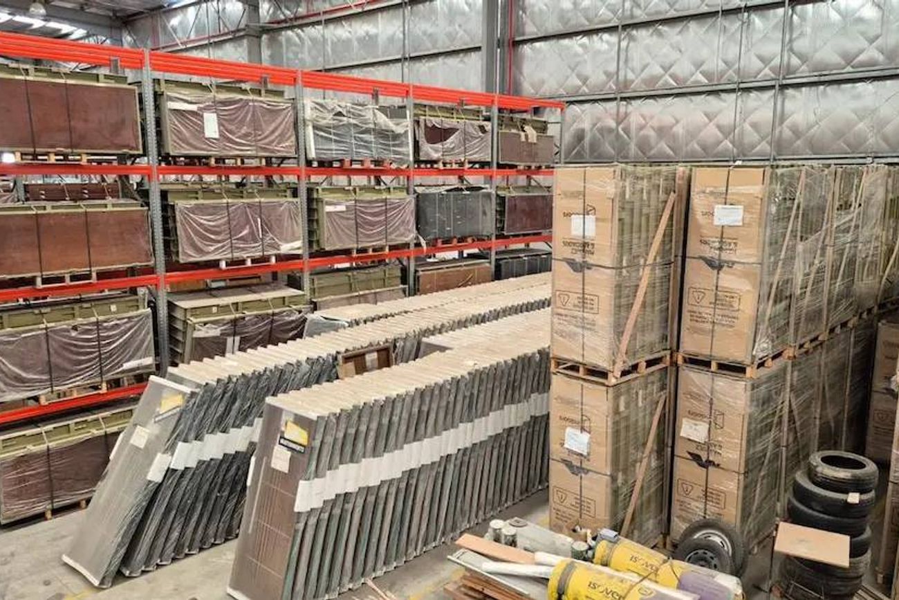 Salen a subasta aberturas, ladrillos e instalaciones eléctricas de la quiebra de Márquez y Asociados 