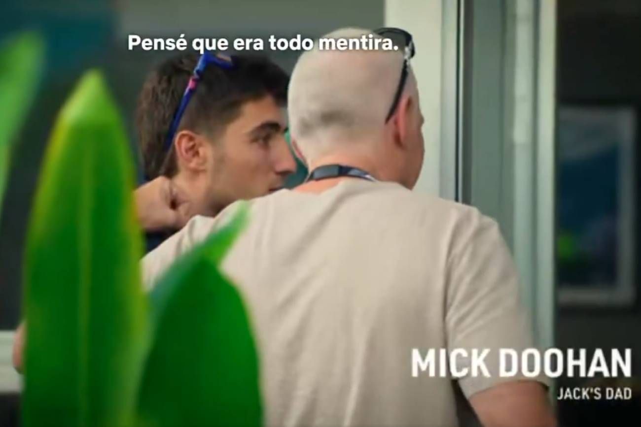 Jack Doohan y su padre tras enterarse que no sería más titular.