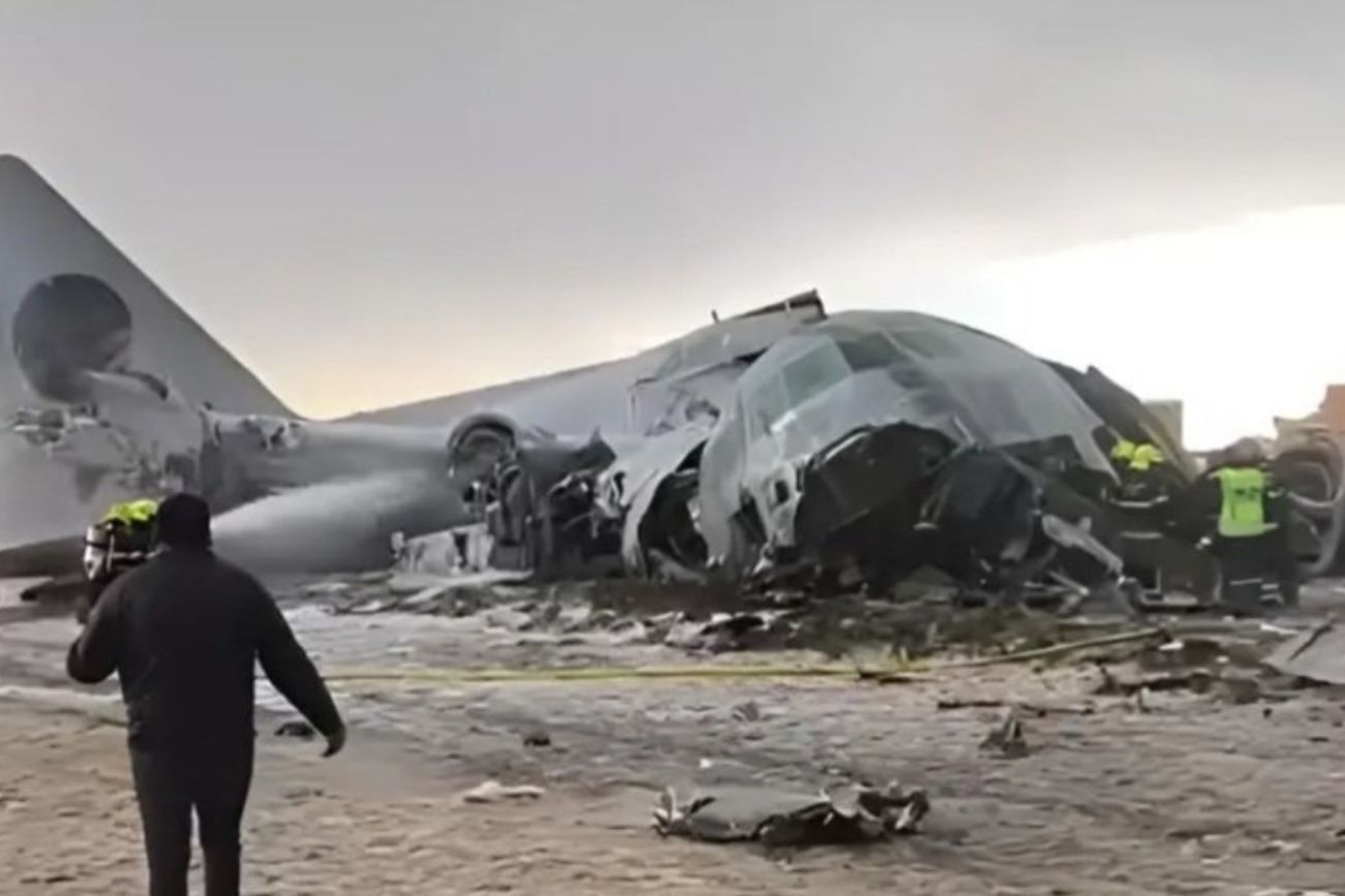 Un avión Hércules de la Fuerza Aérea Boliviana se estrelló en El Alto y dejó al menos 15 muertos.