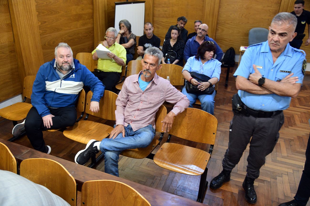 Condenados. Taylor y Peralta Guevara en primera fila y al fondo los otros condenados como miembros de asociación ilícita dedicada a realizar estafas con la falsa criptomoneda One Coin. (Archivo)