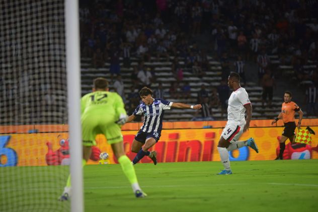 Valentín Dávila, jugador de Talleres en el partido ante San Lorenzo.