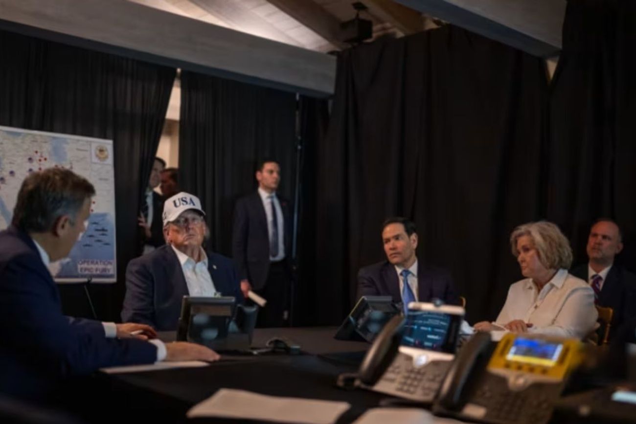 La Casa Blanca publica fotos de Trump y su equipo de seguridad nacional monitoreando los ataques a Irán.
