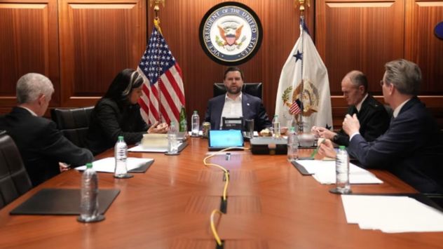 La Casa Blanca publica fotos de Trump y su equipo de seguridad nacional monitoreando los ataques a Irán.