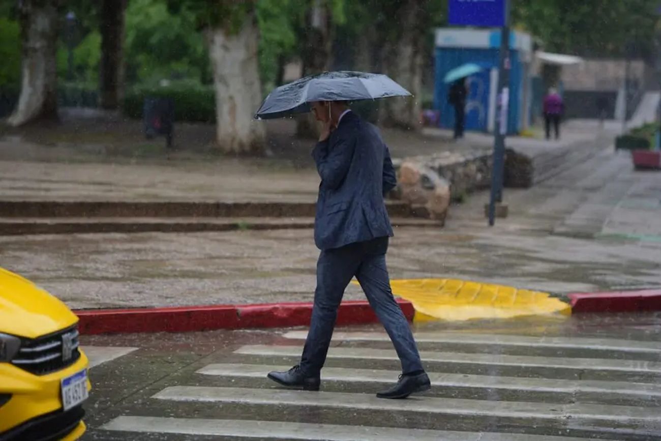 Tormenta en Córdoba: lluvias intensas, calles inundadas y granizo en sectores de la provincia