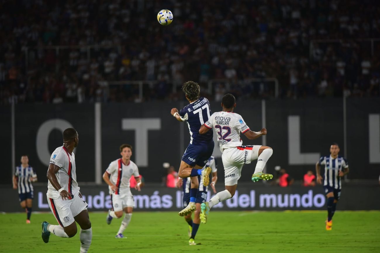 Ronaldo Martínez, en el Talleres vs. San Lorenzo.