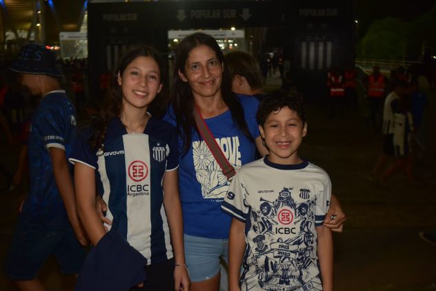Los hinchas de Talleres en la previa ante San Lorenzo.