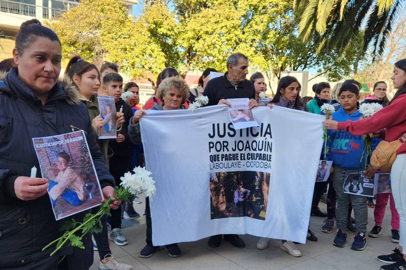 Familiares de Joaquín Sperani, el joven asesinado. La ley llevará su nombre. 