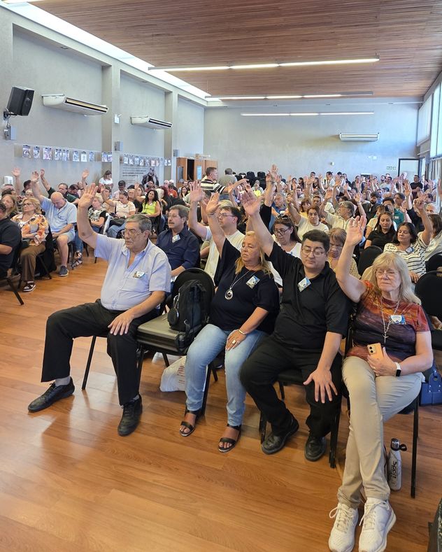 La asamblea provincial docente rechazó la tercera oferta del gobernador Llaryora y lanzó un paro por 72 horas. (Prensa UEPC) 