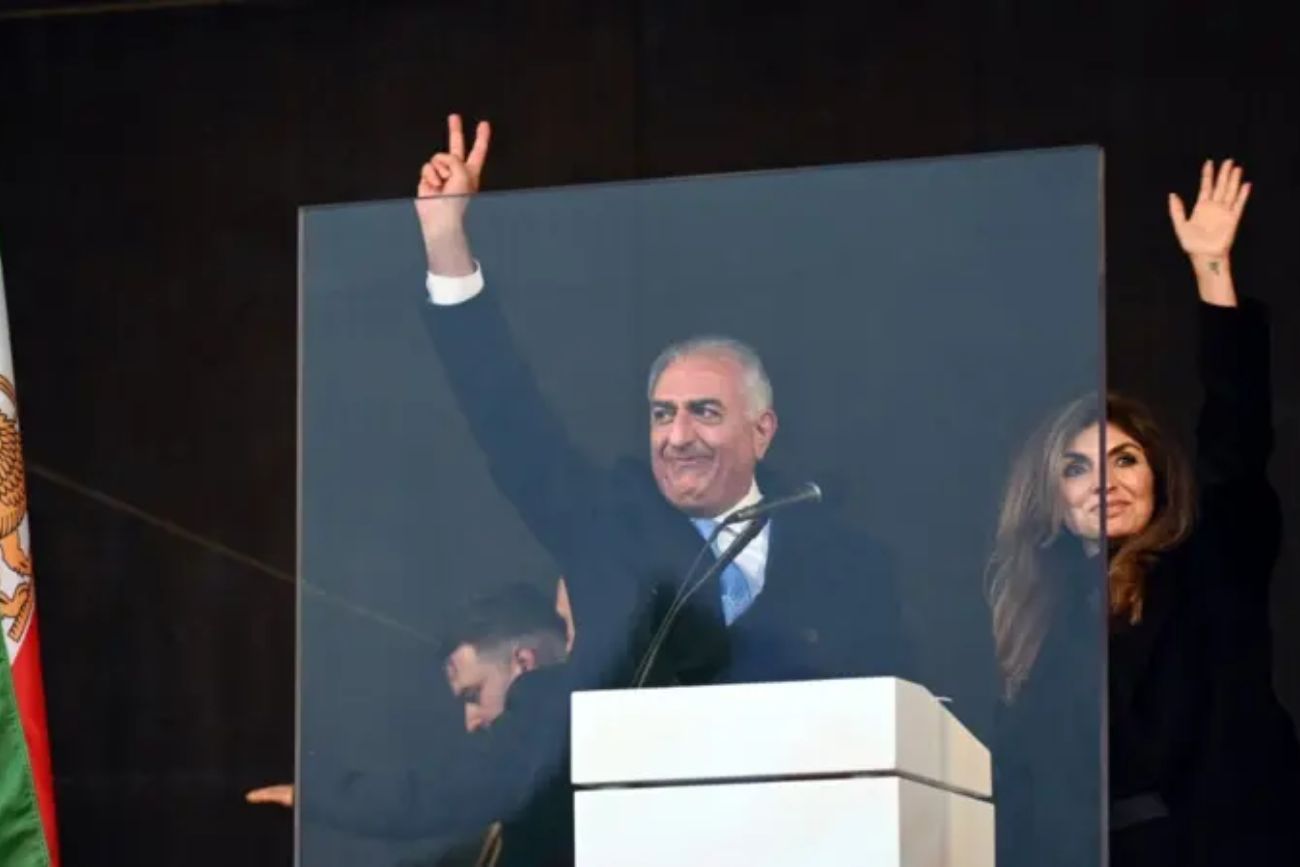 Reza Pahlaví, hijo del último Sha de Irán, llamó a una “acción final” tras la muerte de Alí Jamenei.