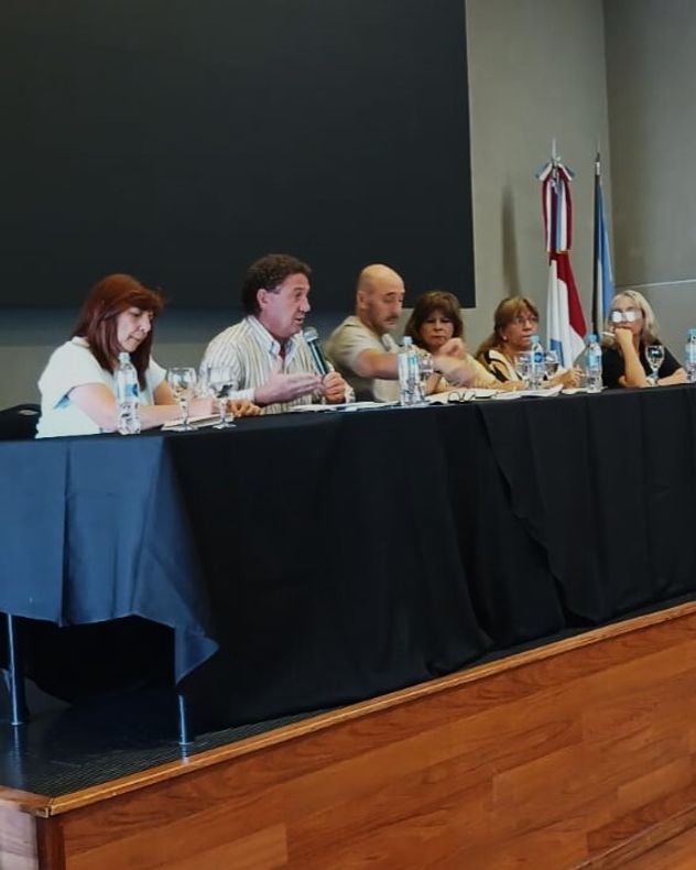 La conducción provincial de la UEPC que encabeza Roberto Cristalli, durante la última asamblea provincial de delegados. (Prensa UEPC)