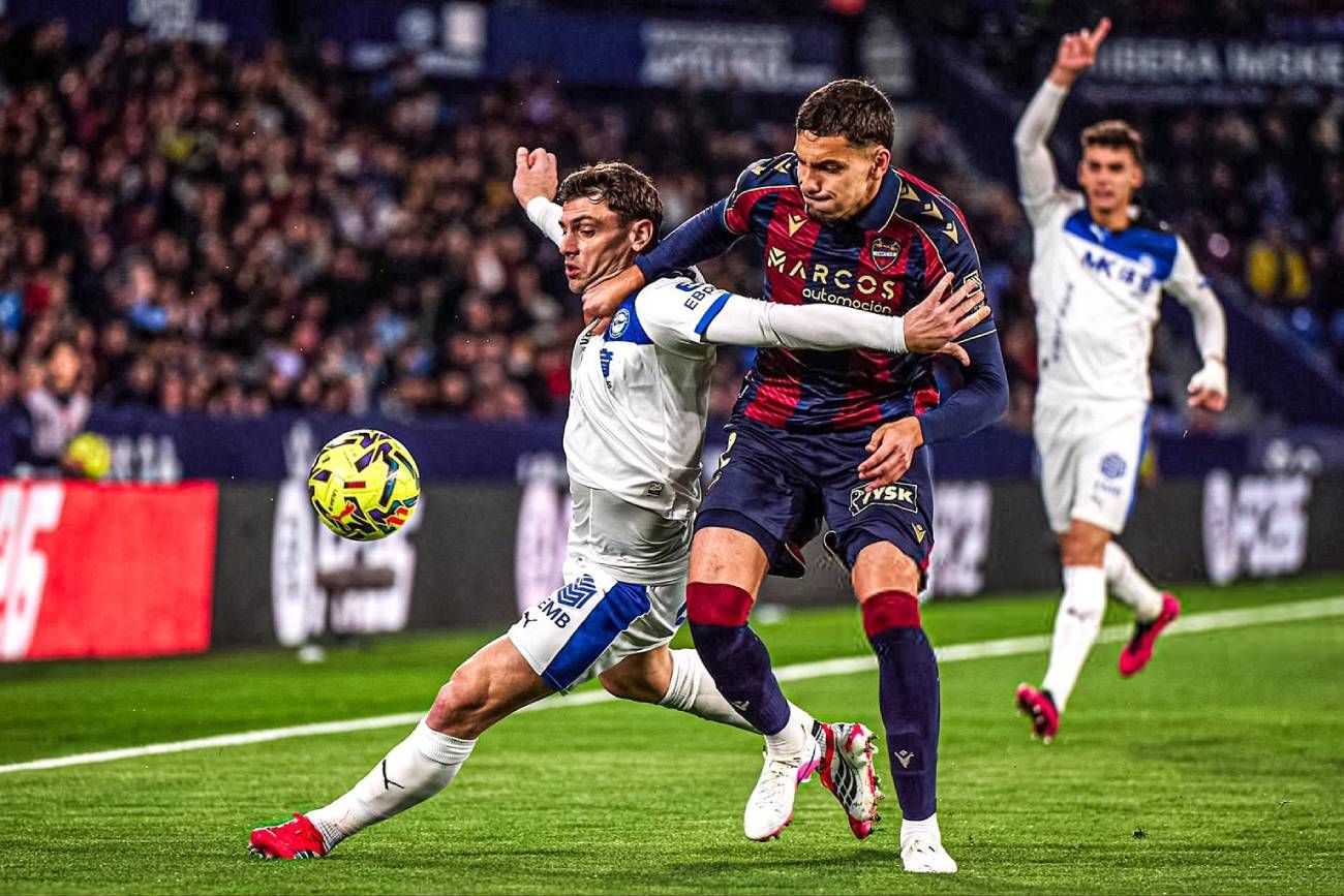 Matías Moreno frente a Deportivo Alavés.