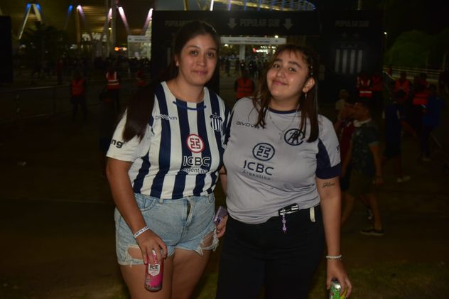 Los hinchas de Talleres en la previa ante San Lorenzo.