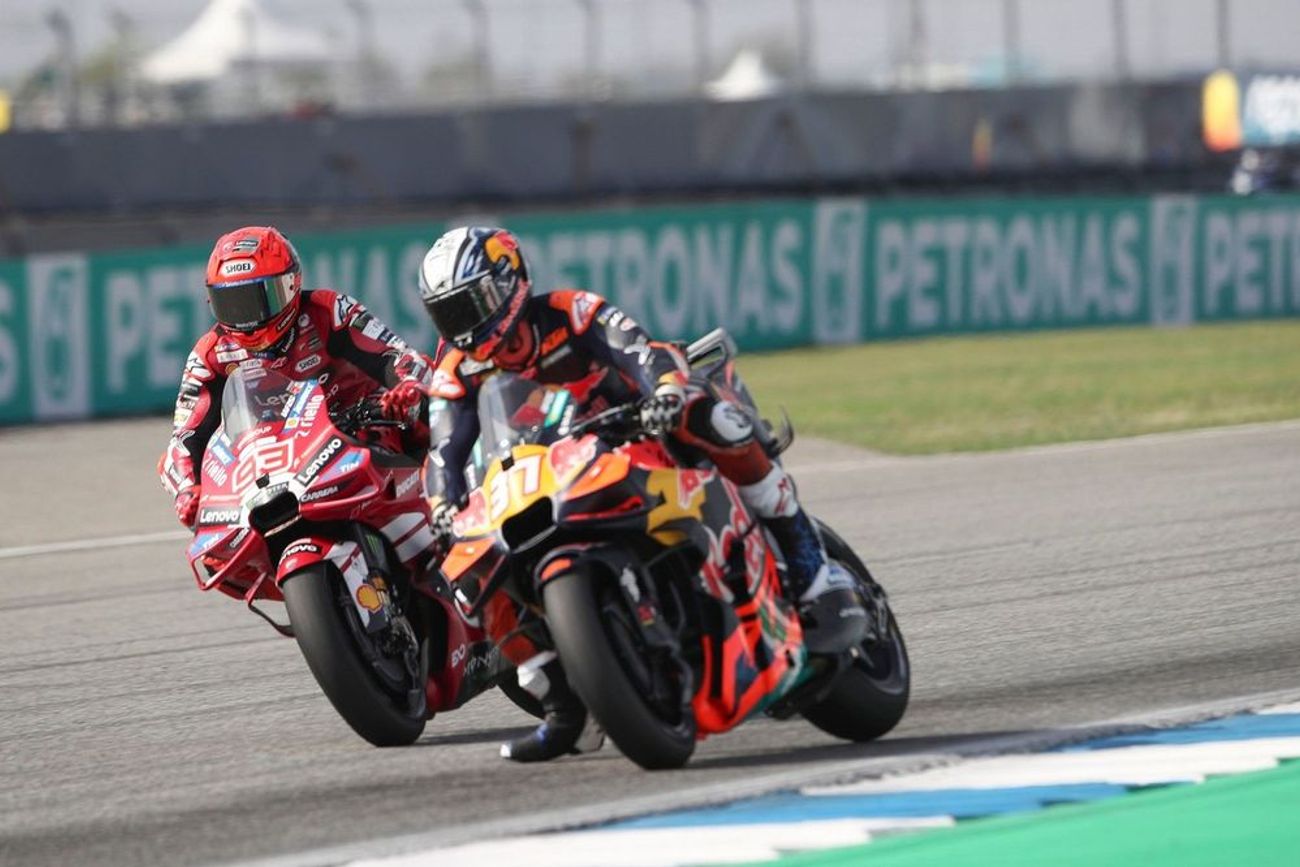 La carrera Sprint terminó con Pedro Acosta como ganador, al sancionarse a Marc Márquez por un toque en la penúltima vuelta.