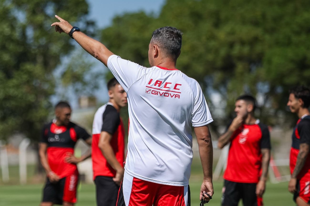 Diego Flores, entrenador de Instituto.