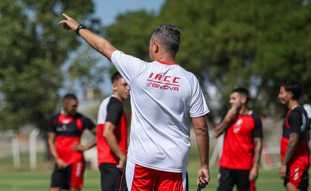 Diego Flores, entrenador de Instituto.