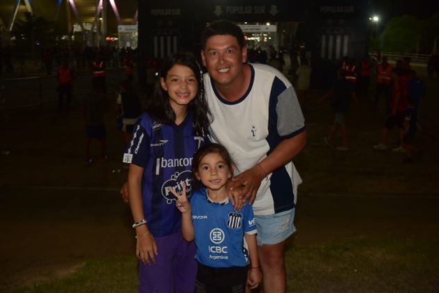Los hinchas de Talleres en la previa ante San Lorenzo.