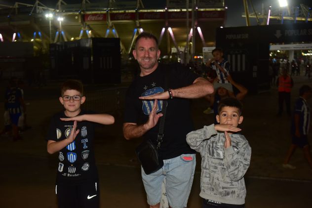 Los hinchas de Talleres en la previa ante San Lorenzo.