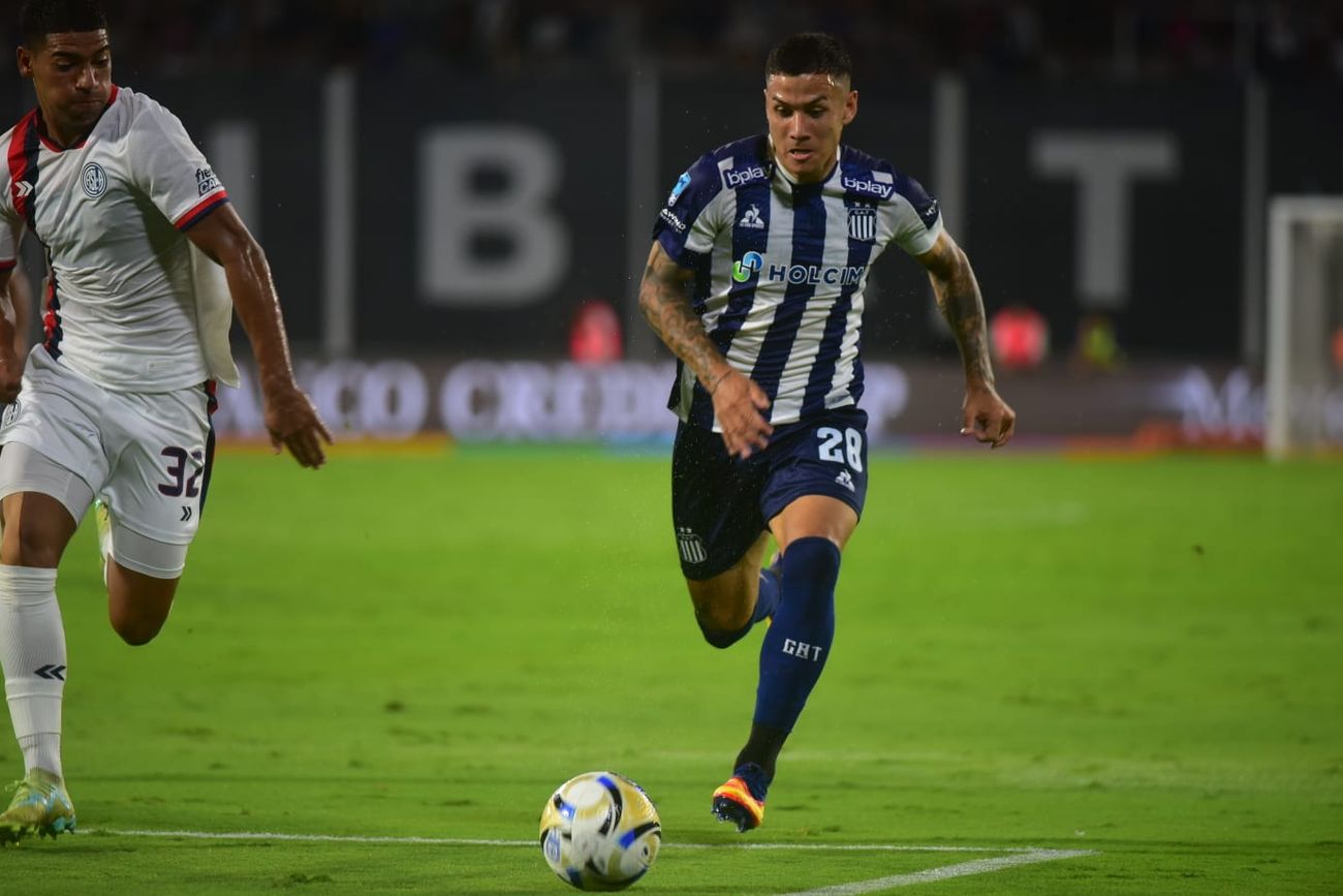 Alex Vigo, defensor de Talleres. Sin el suspendido Augusto Schott, el ex Colón se perfila como titular.