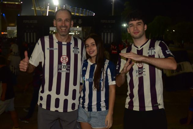 Los hinchas de Talleres en la previa ante San Lorenzo.