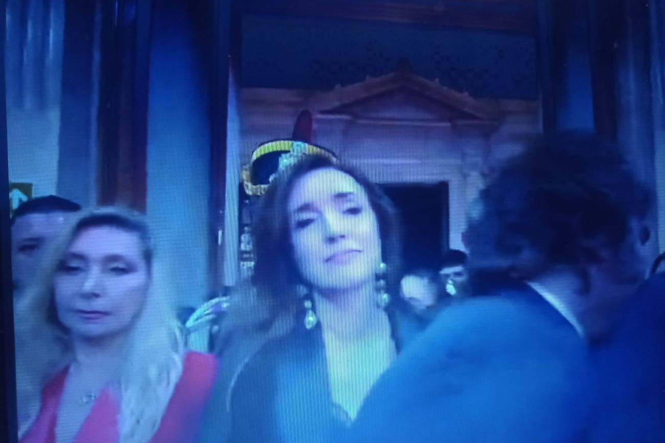 El roce entre Victoria Villarruel y Karina Milei en el ingreso del Presidente al Congreso. 