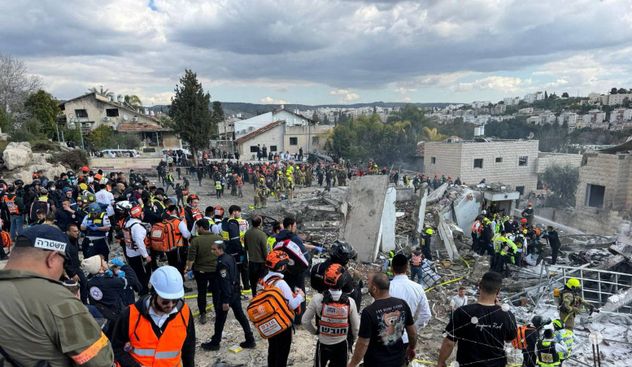 Impacto directo en Beit Shemesh deja cinco muertos y al menos 18 heridos.