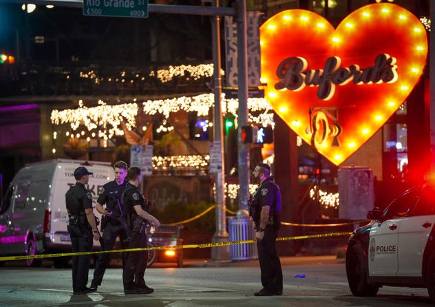 Texas: un tiroteo en un bar de Austin deja al menos tres muertos y 14 heridos (AP)