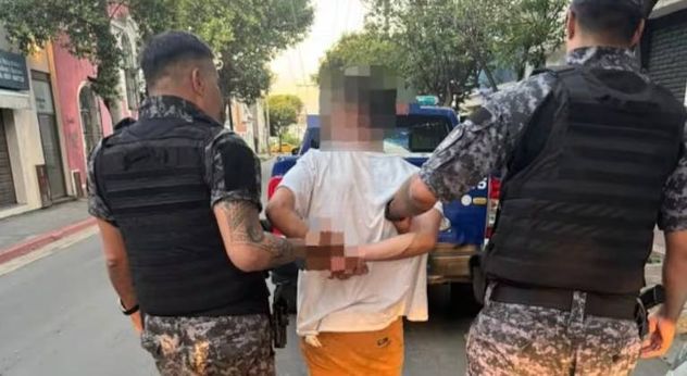 Otro naranjita detenido en Córdoba acusado de exigir dinero para estacionar. 