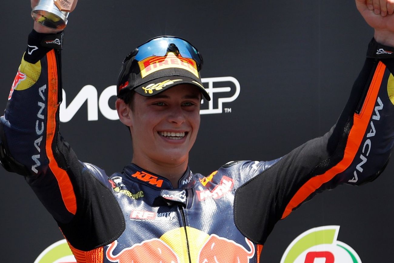 Gran debut del argentino Valetín Perrobne en Moto3, logrando un trabajado podio.
