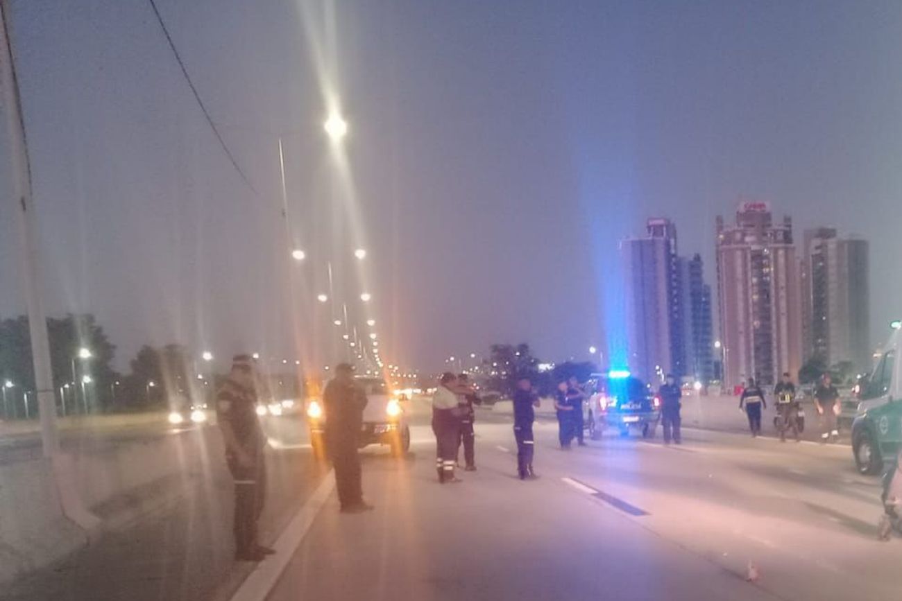 Intentó cruzar en la Circunvalación de Córdoba, fue arrollado por una 4x4, murió en el lugar