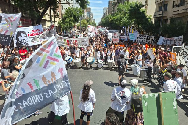 Marcha y protesta de los docentes de Córdoba en el inicio del ciclo lectivo 2026.