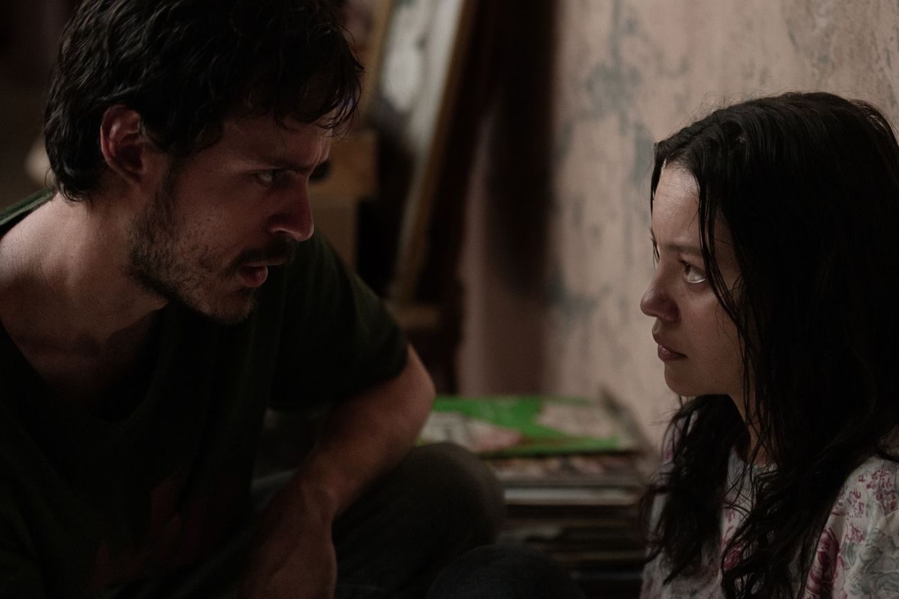 Esta producción representa un hito significativo para la industria cinematográfica de la región, no solo por su temática, sino por marcar el debut del actor Édgar Ramírez como productor.