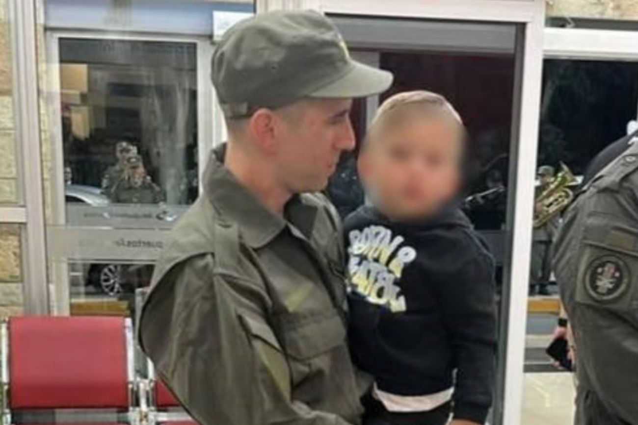 Regreso al hogar: Nahuel Gallo aterrizó en Argentina y ya se encuentra con su familia. (Clarín)