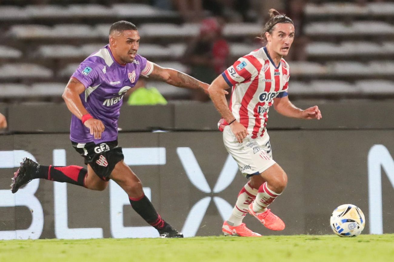 Alarcón falló en el primer tiempo y costó un gol.