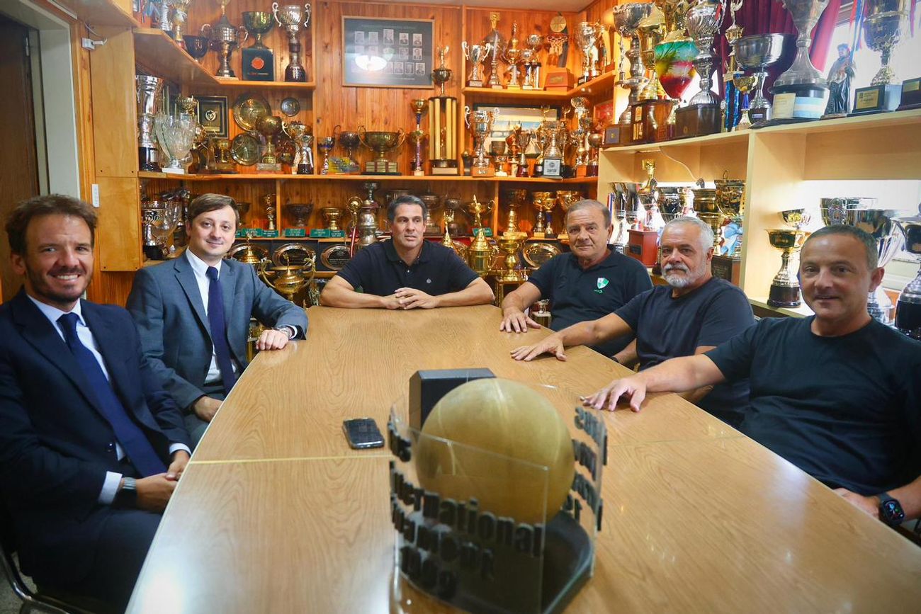 La dirigencia de Atenas, encabezada por el presidente Germán Baralle y el vice Felipe Lábaque, llevaron adelante la modernización del estatuto junto al estudio Almitrani & García Bercovich.