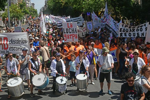 Marcha y protesta de los docentes de Córdoba en el inicio del ciclo lectivo 2026.