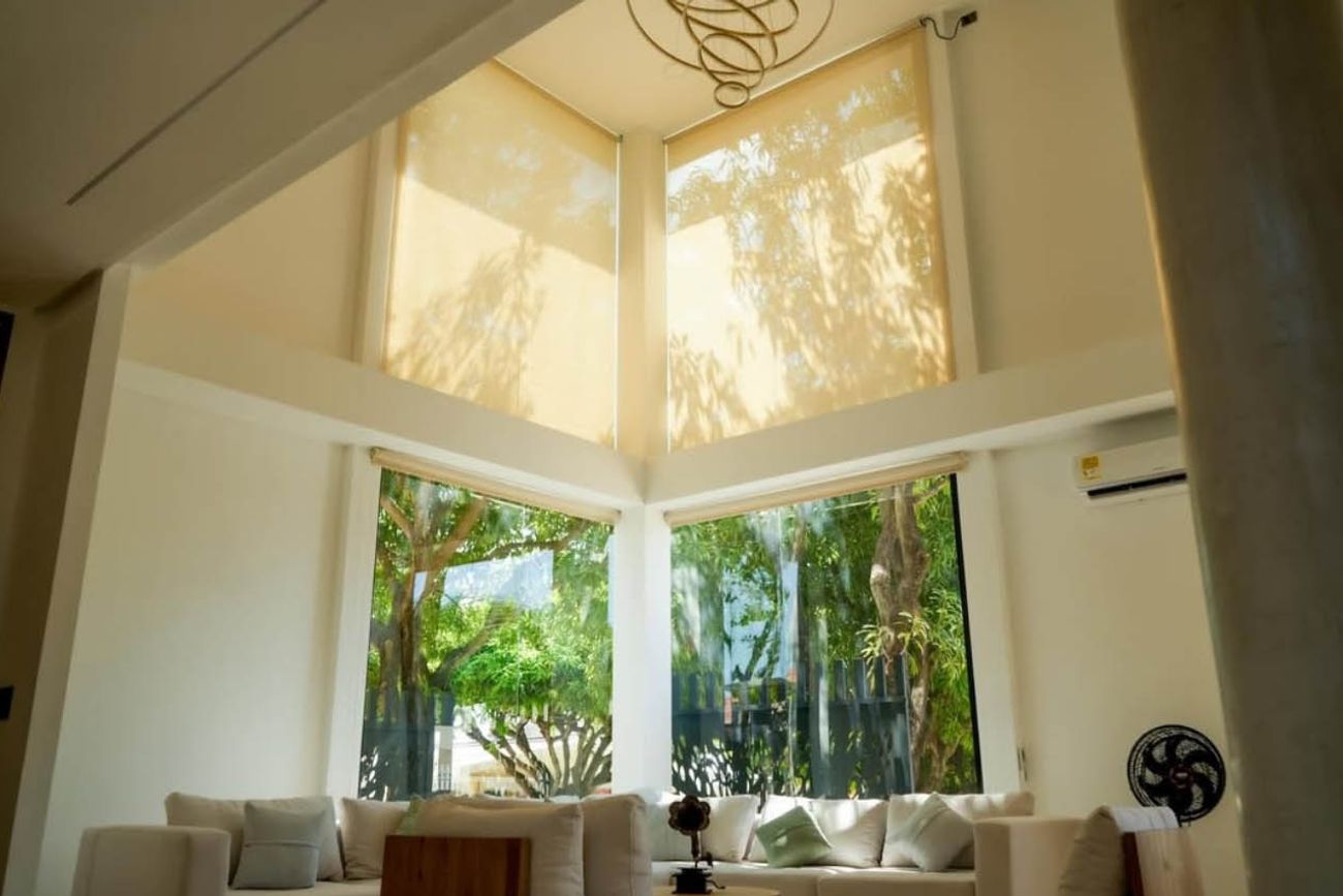 La luz natural es el primer paso para integrar la naturaleza en el hogar.