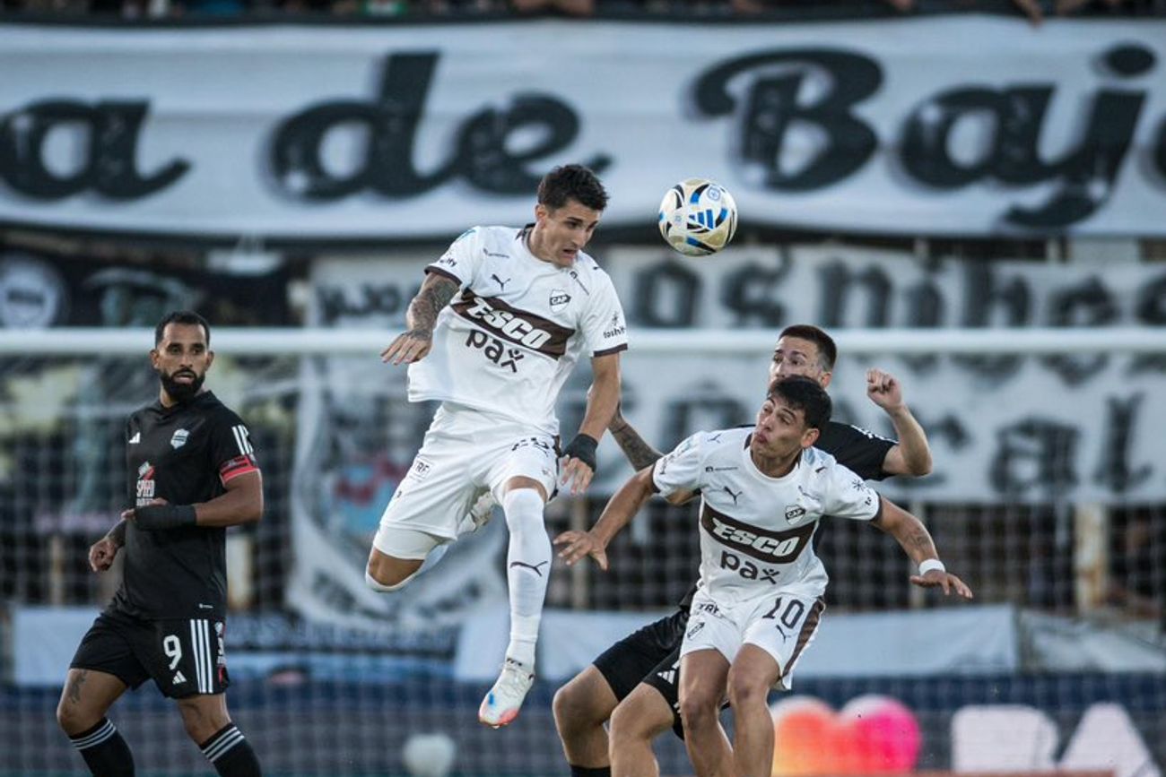 Deportivo Riestra empato 0-0 ante Platense por el Torneo Apertura.