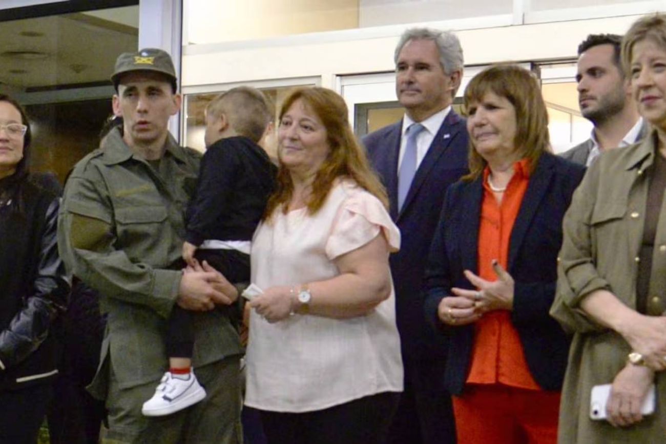 Nahuel Gallo se reencontró con su familia apenas llegado a la Argentina. 