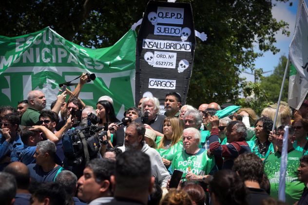 El año pasado, el Suoem mantuvo una conflicto por casi dos meses con la gestión del intendente Daniel Passerini. Ahora acordaron la paritaria por todo el corriente año. (La Voz/ Archivo) 