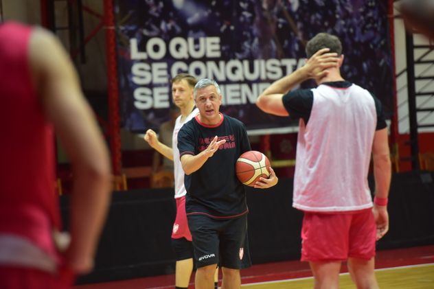 Sebastián González asume su primera final como entrenador de Instituto.