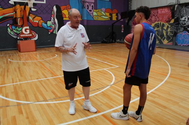 Martín "Polo" López es el entrenador principal y director del área del Plan de Desarrollo.