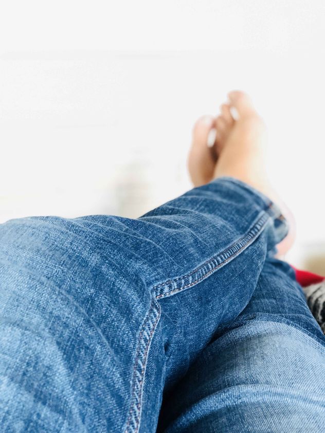 Cómo hacer el dobladillo de los pantalones para que no arrastren sin necesidad de coser. 