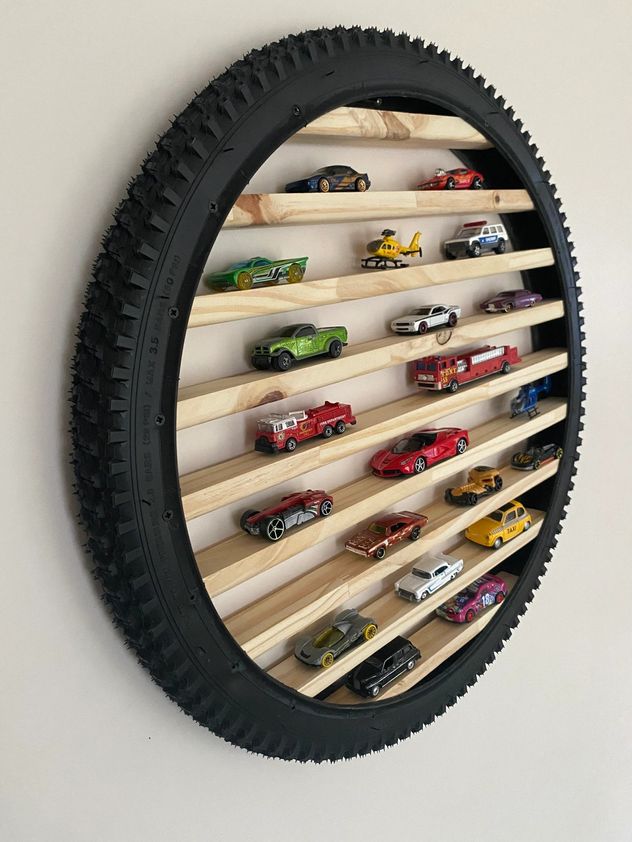 No tires la llanta de tu bicicleta: cómo convertirla en una estantería moderna y sustentable.