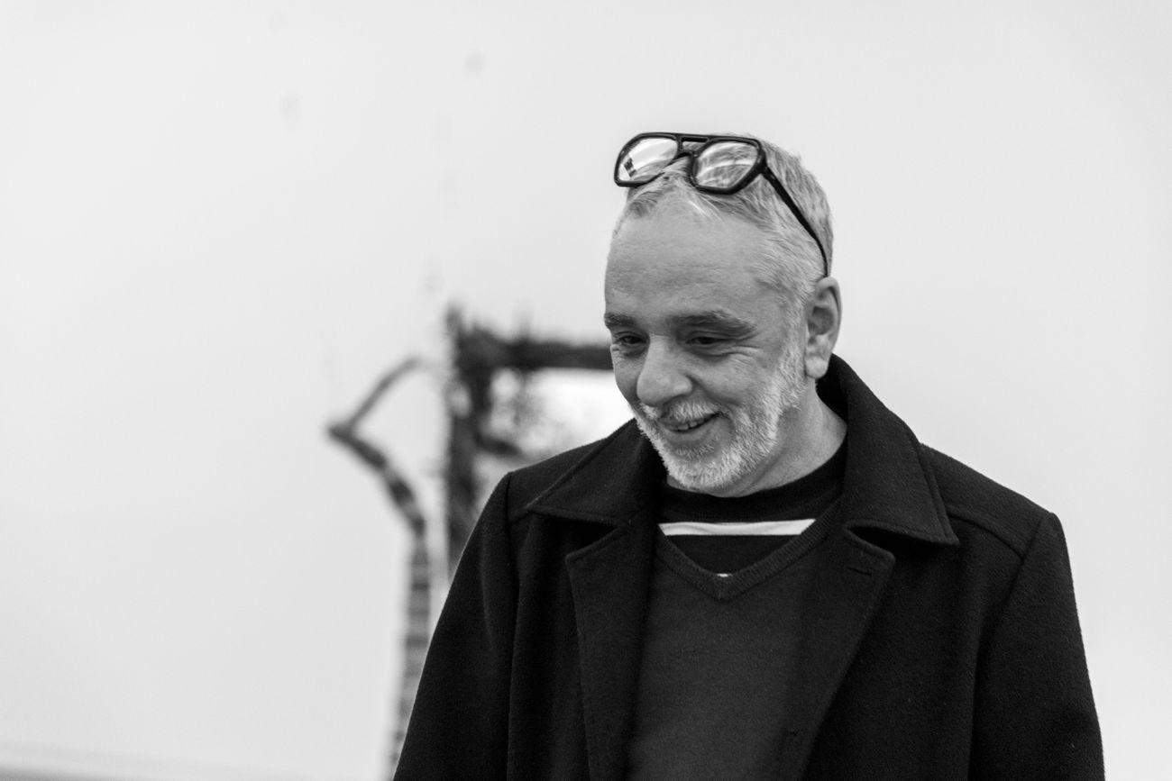 Entrevista al artista, curador y gestor Raúl Flores.