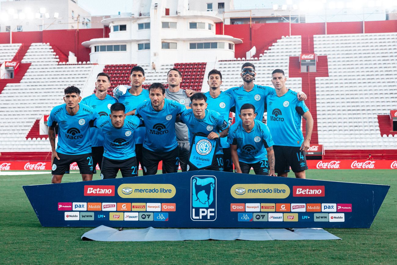 La formación inicial del Pirata ante Huracán.