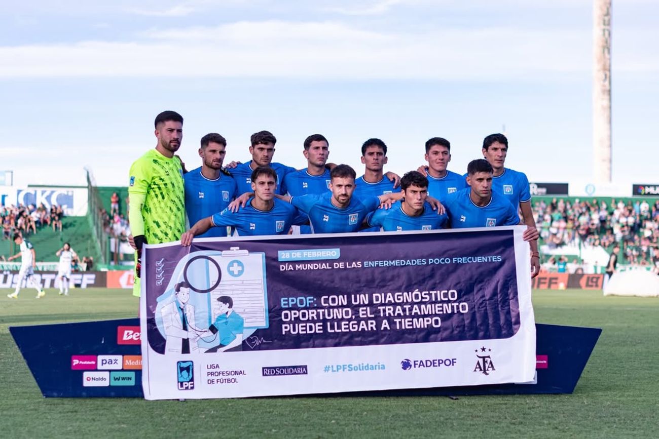 La formación de Estudiantes de Río Cuarto contra Sarmiento.