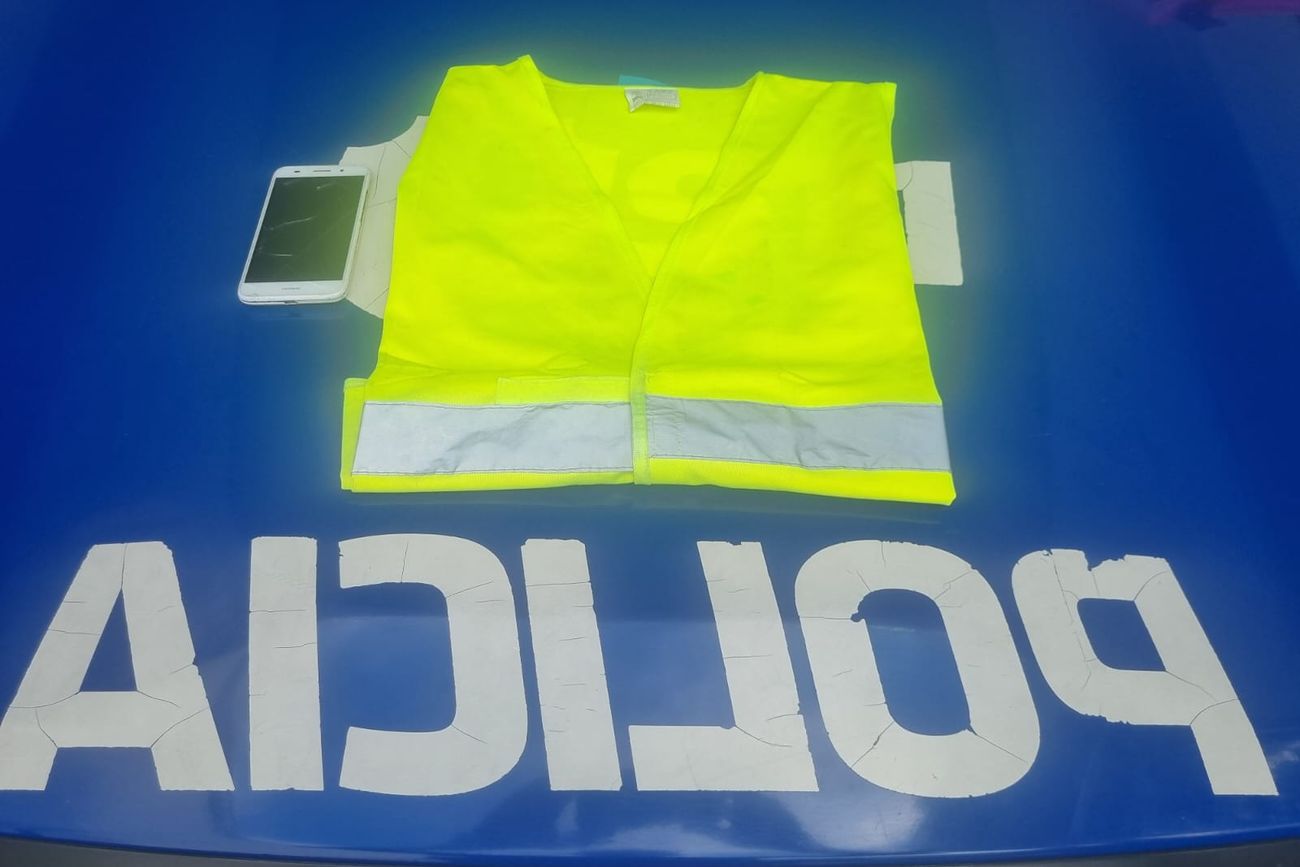 Detuvieron a un naranjita en Córdoba que dañó un auto y olvidó su celular adentro 
